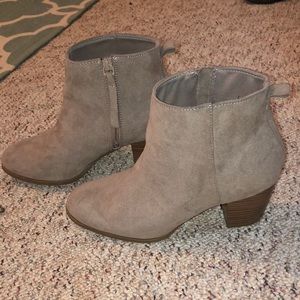Old navy taupe boots